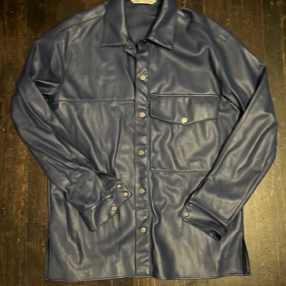 Blue pleather overshirt in L blue